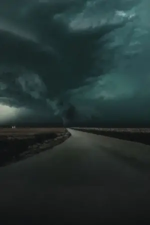 Постер до фильму"СМЕРЧ:  ПОСЕРЕД  БУРІ" #692054