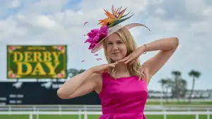 Задник до фильму"Hats Off to Love" #717599