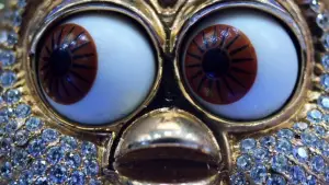 Задник до фильму"Неограновані коштовності" #672079