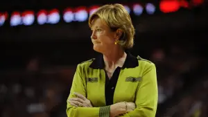 Задник до фильму"Breaking Glass: The Pat Summitt Story" #772048