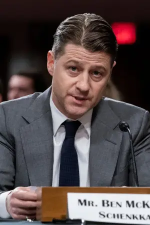 Постер до фильму"Everyone Is Lying to You for Money" #775626