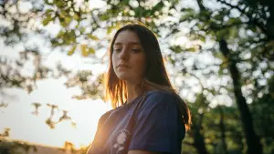 Задник до фильму"Holly" #757945