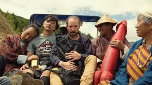 Задник до фильму"The Monk and the Gun" #758201