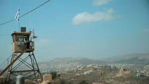 Задник до фильму"Louis Theroux: The Settlers" #784030