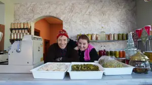 Adile Naşit