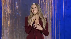 Задник до фильму"Nikki Glaser: Good Girl" #799000
