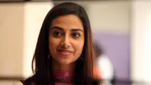 Задник до фильму"சிங்கப்பூர் சலூன்" #760465