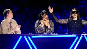 Задник до фильму"Dimension 20 Live: Viva Más Vegas" #776125