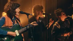 Задник до фильму"The songs of Joni Mitchell au Casino de Paris" #774578