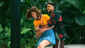 Задник до фильму"तू या मैं" #793315