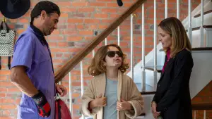 Задник до фильму"Езра: Неналежна поведінка" #663310