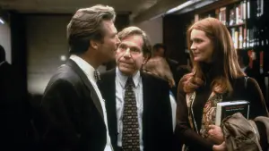 Задник до фильму"У дзеркала два обличчя" #396396