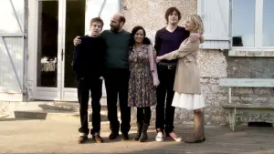 Задник до фильму"Сексуальні хроніки французької сім