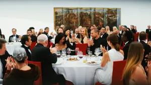 Задник до фильму"Кліпни двічі" #780316