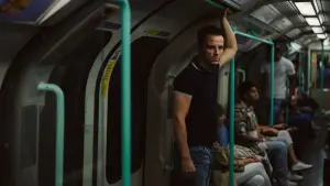 Задник до фильму"Ми всі незнайомці" #189626