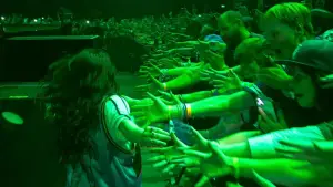 Задник до фильму"Billie Eilish - Hit Me Hard and Soft: The Tour (Live in 3D)" #816338