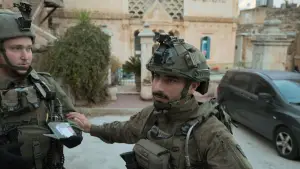 Задник до фильму"Louis Theroux: The Settlers" #784028