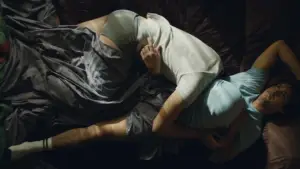 Задник до фильму"Holding the Man" #755325