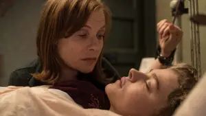 Задник до фильму"В обіймах брехні" #615308