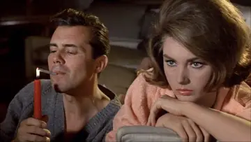 Задник до фильму"Hot Enough for June" #1140230