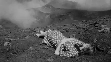 Задник до фильму"Stromboli (Terra di Dio)" #1086854