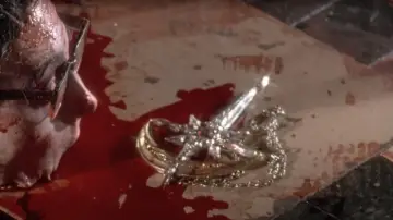 Задник до фильму"Жива мертв
