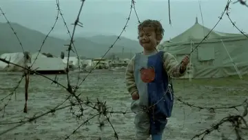 Задник до фільму "کیسەڵەکانیش دەفڕن" #1083639