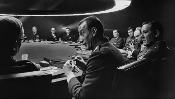 Задник до фильму"Доктор Стрейнджлав, або Як я перестав хвилюватись і полюбив бомбу" #659029