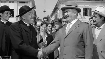 Don Camillo monsignore... ma non troppo постер