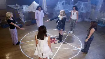 Задник до фільму "5ive Girls" #1587389