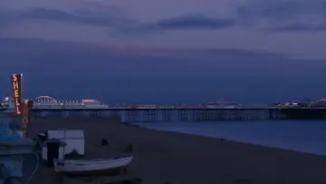 Задник до фильму"Ангус, стрінги і французькі цілунки" #1027538