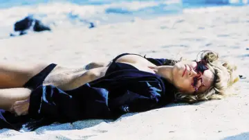 Задник до фильму"Swept Away" #362369