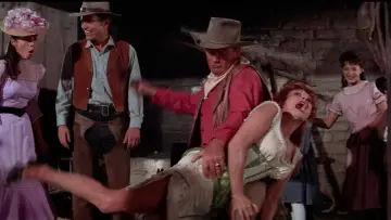 Задник до фильму"McLintock!" #347277