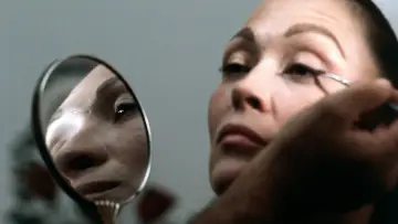 Задник до фільму "Mommie Dearest" #355854