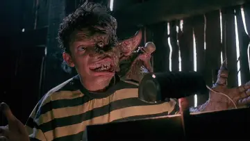 Задник до фильму"Freaked" #411438