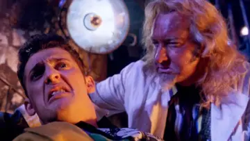Задник до фильму"Freaked" #621890