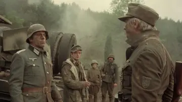Задник до фильму"Cross of Iron" #991316