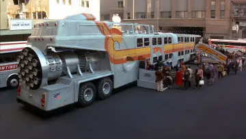 Задник до фильму"The Big Bus" #422176