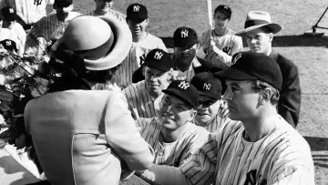 Задник до фильму"The Pride of the Yankees" #469521