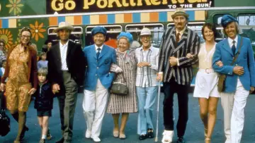 Задник до фильму"Holiday on the Buses" #1118526