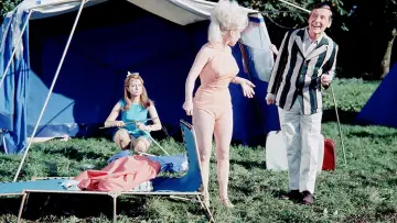 Задник до фильму"Carry On Camping" #415007