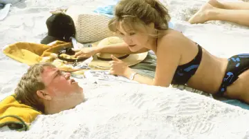 Задник до фильму"Summer Rental" #447565