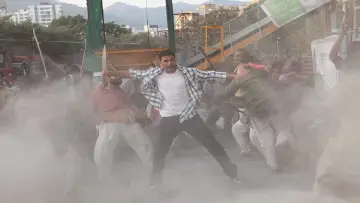 Задник до фильму"Rowdy Rathore" #733741
