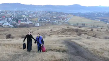 Задник до фильму"După dealuri" #469124