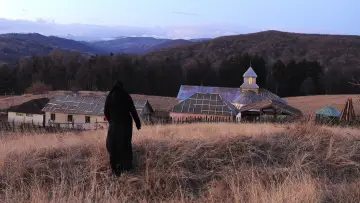 Задник до фильму"După dealuri" #469133