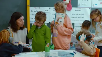 Задник до фільму "Ma toute petite école" #1849103