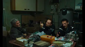 Задник до фільму "L