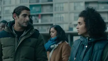 Задник до фильму"Avant que les flammes ne s