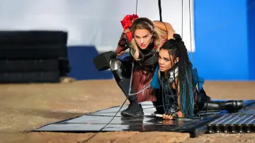 Задник до фільму "Marvel Studios Assembled: The Making of Thor: Love and Thunder" #1650077