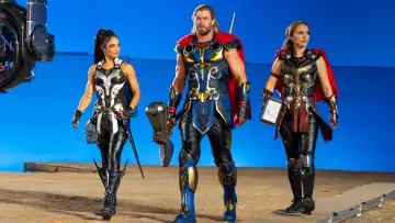 Задник до фільму "Marvel Studios Assembled: The Making of Thor: Love and Thunder" #1650079